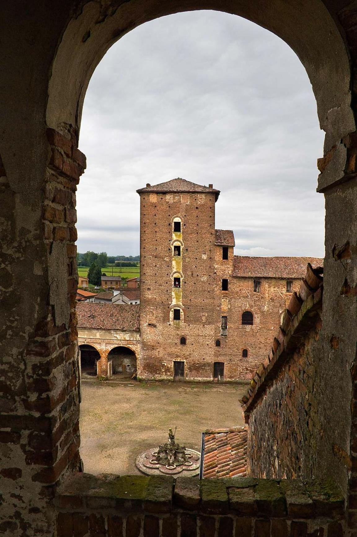 Agriturismo Castello Beccaria Pieve del Cairo Экстерьер фото